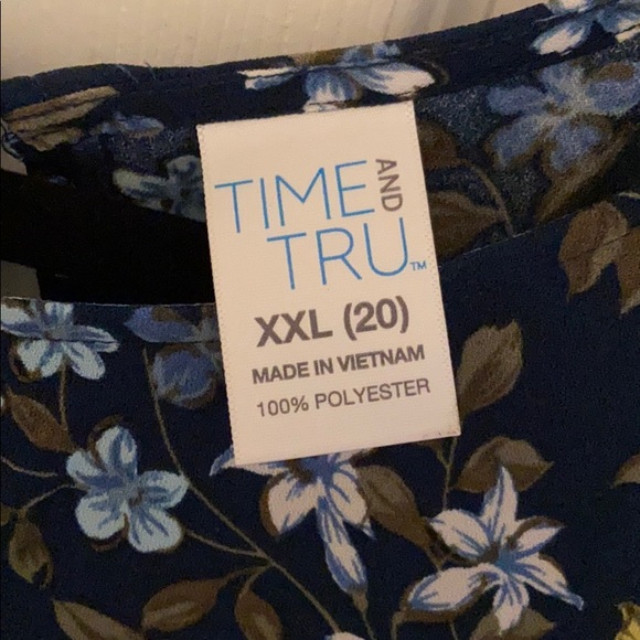 Floral Top - Picture 3 of 4